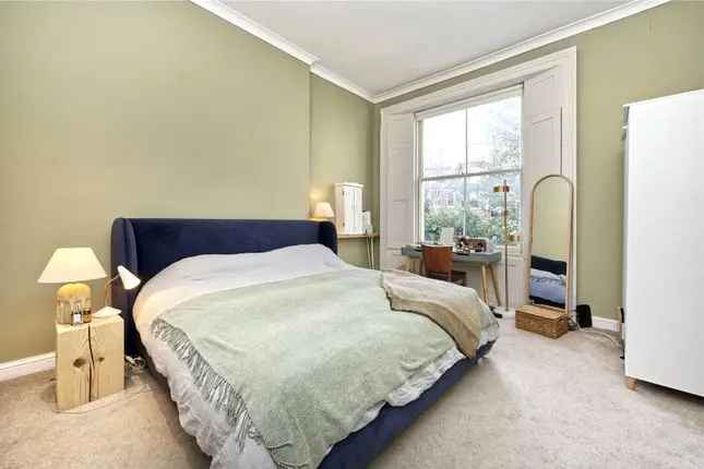 Flat for Sale in Linden Gardens London W2