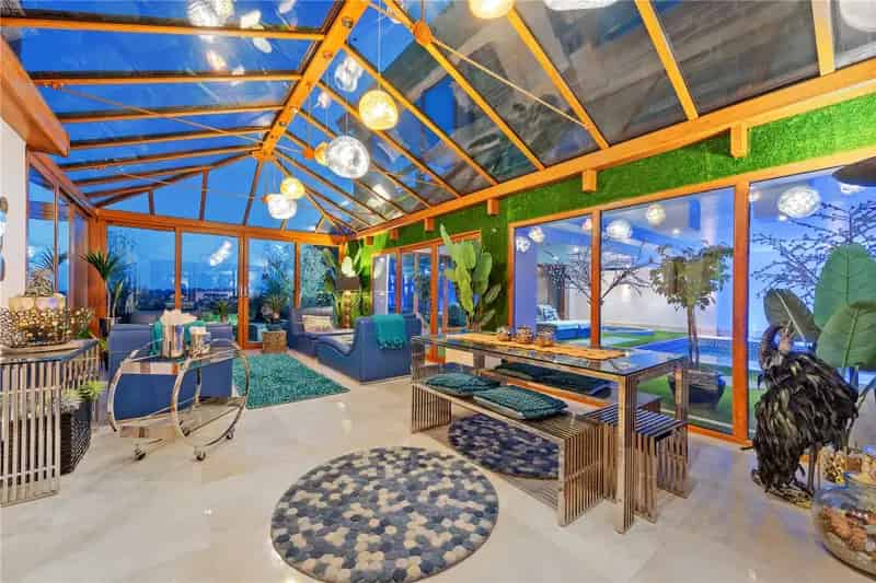6 Bedroom Detached House with Pool and Gym