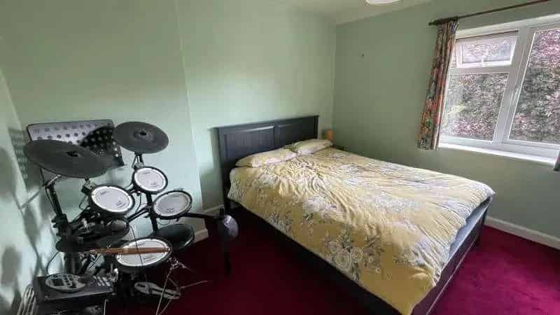 4 Bed Semi-Detached House For Sale Large Garden Potential Annexe
