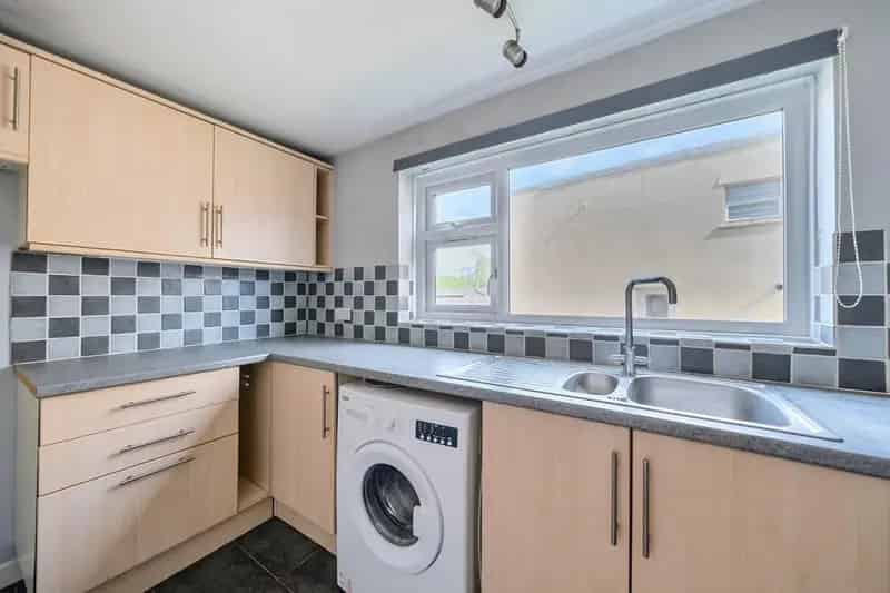 2 Bedroom Flat for Sale Near Clarks Village