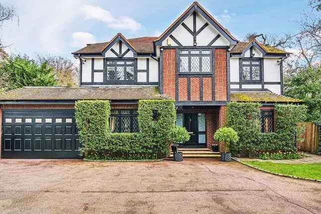 6 Bedroom Detached House for Sale in Mill Hill NW7