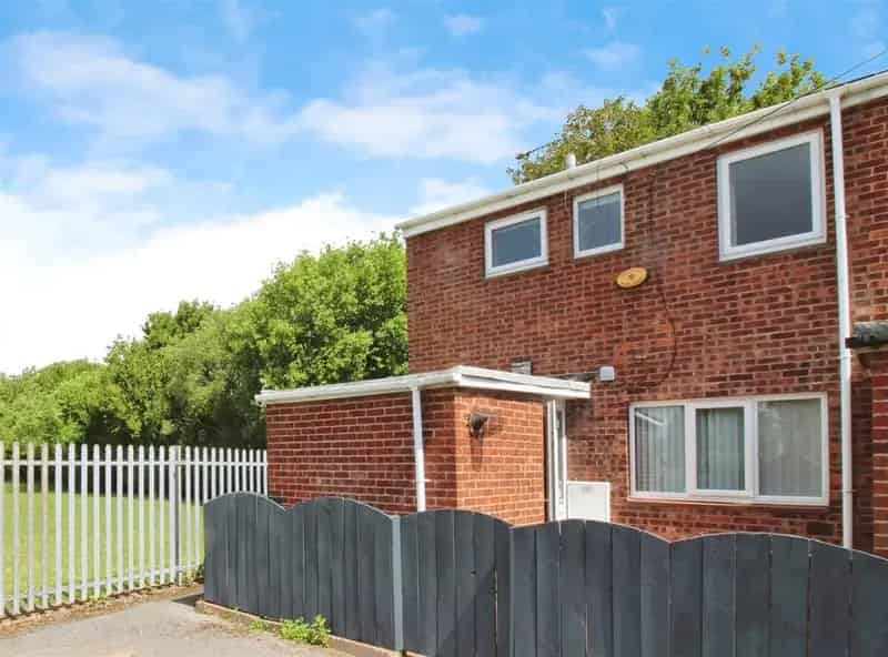 3 Bedroom End Terrace House For Sale Near School