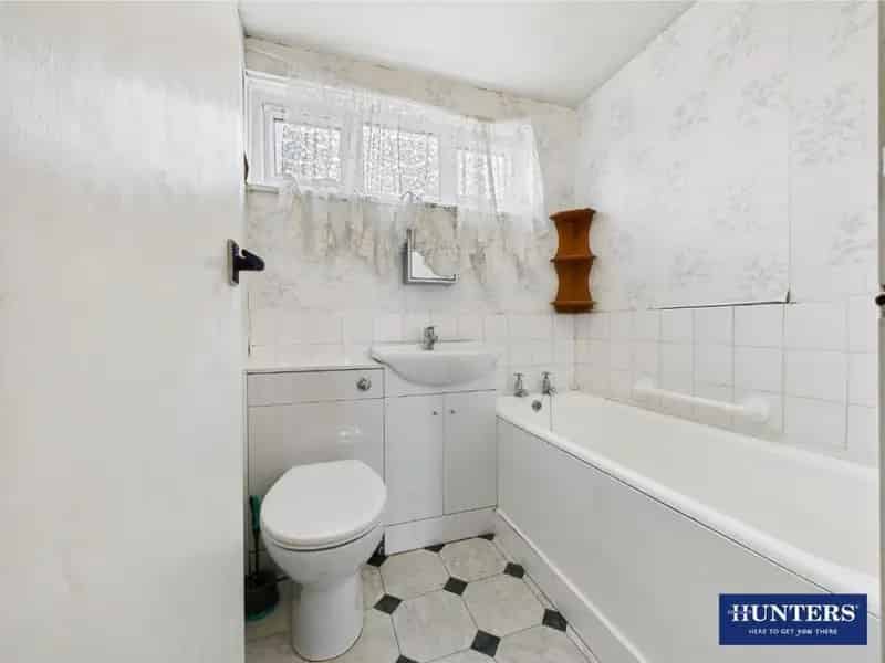 2 Bed Maisonette Flat for Sale - River Views - Investment Opportunity