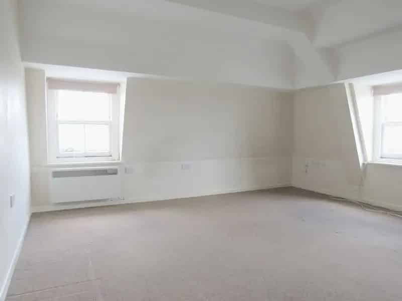 0 Bedroom Apartment House to Rent Near Brighton Station