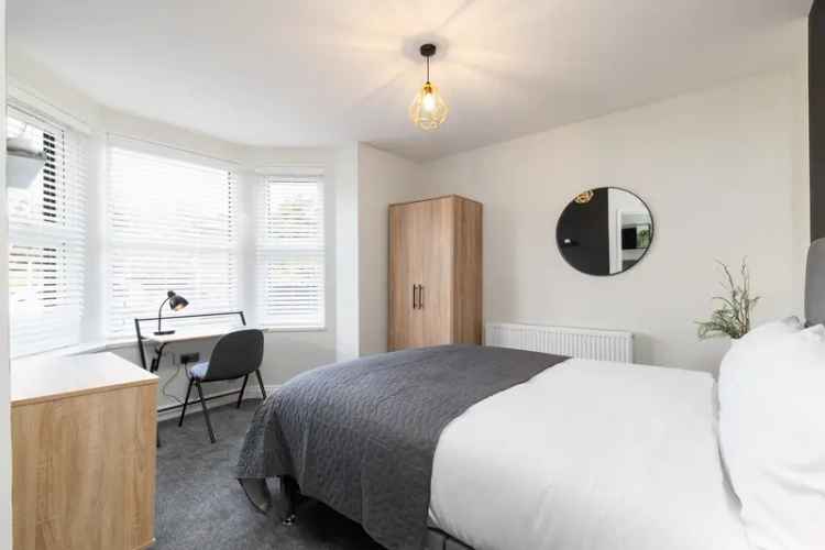 6 Double Bedroom House Share Near New Pudsey Station