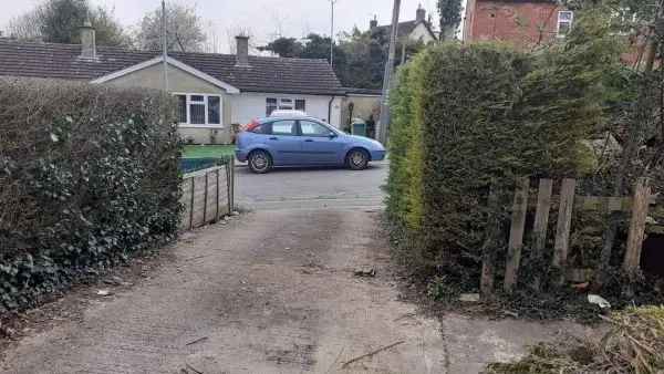 3 Bed Semi Detached House with Wetroom Wheelchair Accessible Near Swindon