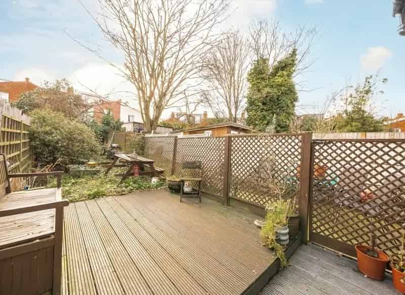 3 Bedroom Maisonette near Willesden Junction