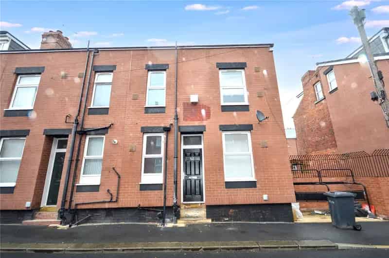 One Bedroom Terrace House Near M62 M1 Motorways and Leeds City Centre