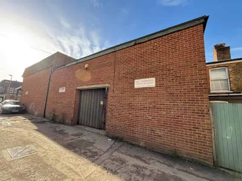 Warehouse Unit to Let New Malden High Street