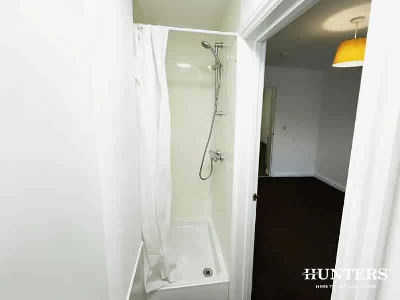 5 bedroom Flat
 To Let
