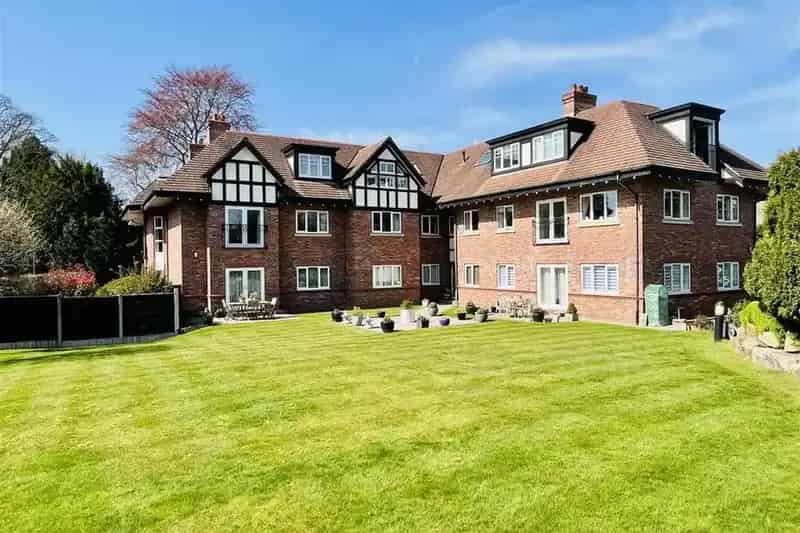 3 Bedroom Flat for Sale Hale Village