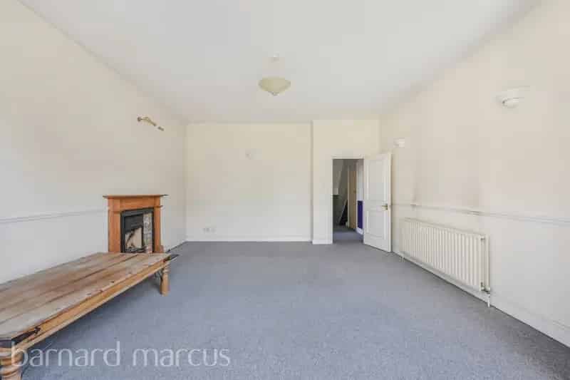 Flat For Sale , London, England