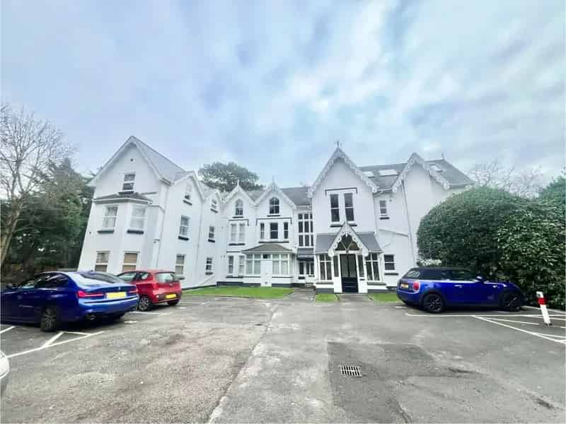 3 Bedroom Apartment Dean Park