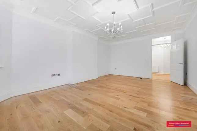 Luxury 4 Bedroom Apartment in Oakwood Court London W14