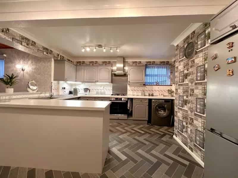 4 Bedroom Detached House Near Ashford International Station