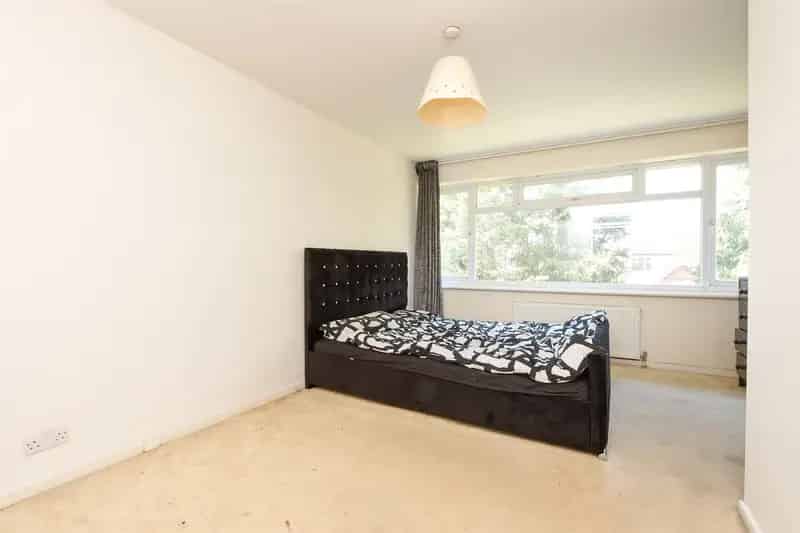 2 Bedroom Maisonette for Sale South Sutton