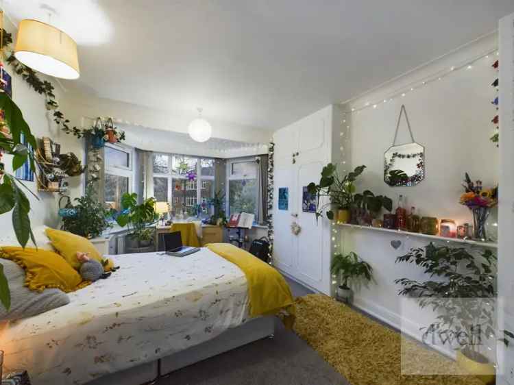 5 Bedroom Semi-Detached House to Rent Bills Included