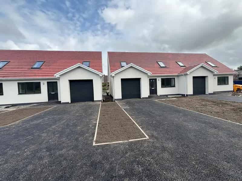 4 Bedroom Semi Detached Bungalow Llansamlet
