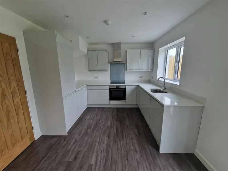 3 Bedroom Link Detached House to Rent