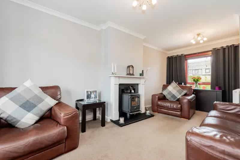 3 Bedroom Semi-Detached Villa Near Amenities and Schools