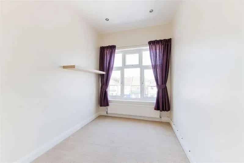 2 bed flat for sale