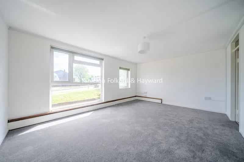 Two Double Bedroom Flat with Private Garden - Available Now