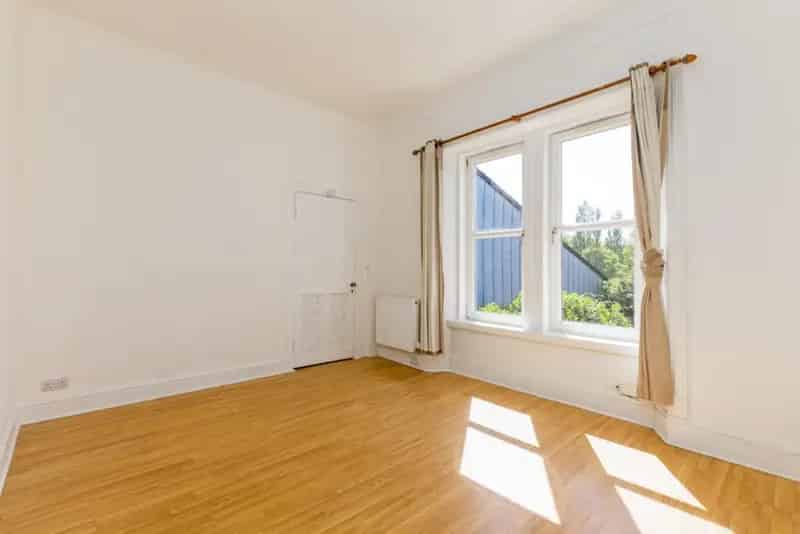 2 Bedroom Flat for Sale in Dalry Edinburgh