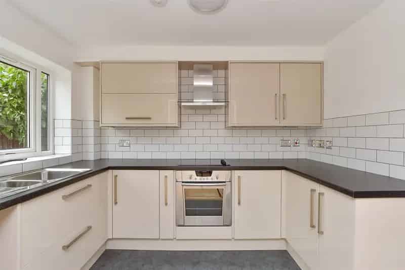 4 Bedroom End of Terrace House For Sale