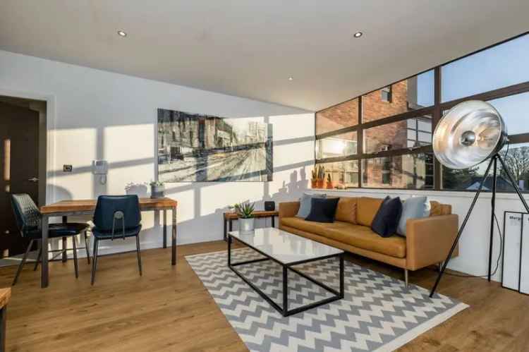 1 Bedroom Flat to Rent Wilmslow Town Centre Gated Parking