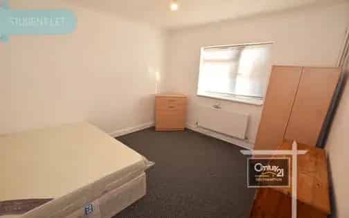 6 Bedroom House Near Southampton Universities