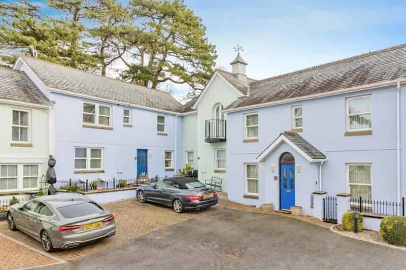 3 Bedroom Mews House with Sea Views Allocated Parking Torquay