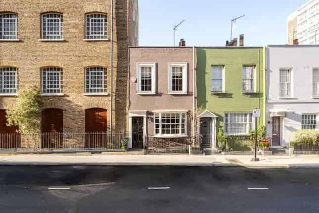 Elegant 2-Bedroom House for Sale in Kensington
