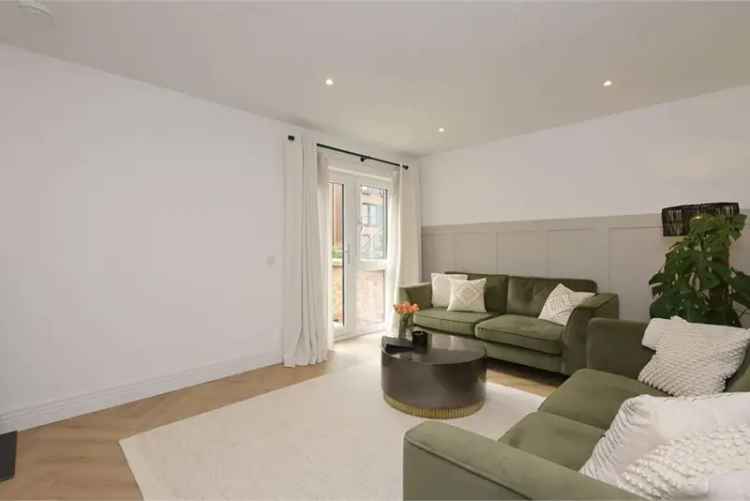 3 Bed Flat - Maindoor with 1 Reception Room