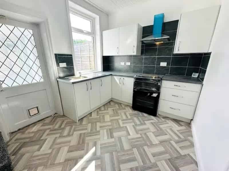 2 Bedroom Terraced House Halliwell Bolton Homeowner Guarantor Required