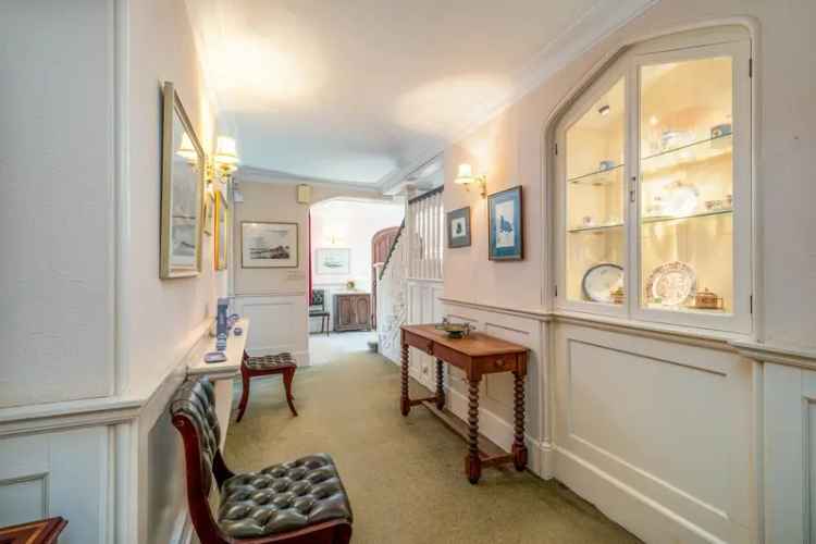 9-Bedroom Grade II Listed Home Near Diss