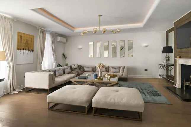 Detached House for Sale in Cheyne Place London SW3
