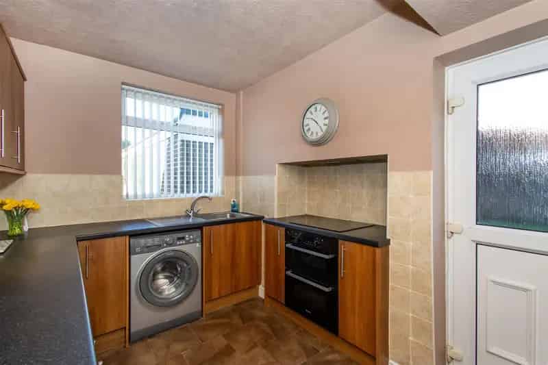 3 Bedroom Semi Detached House to Rent No Chain