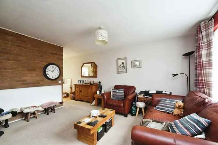 Three Bedroom Semi-Detached Home in Highworth