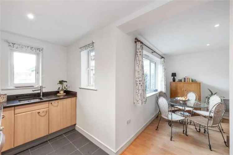 2 Bed Flat for Sale Deancross Street, London