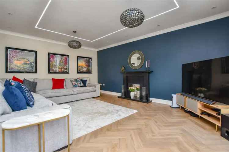 5 Bedroom Townhouse for Sale in Napsbury Park