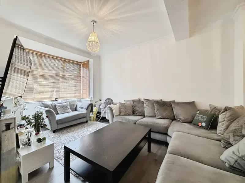 2 Bedroom Mid Terrace House for Sale London E13