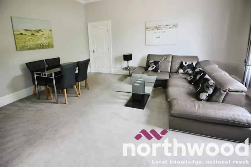Spacious Two-Bed Apartment Overlooking Golf Course