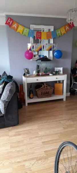 2 Double Bed Split Level Maisonette Hanworth Hampton