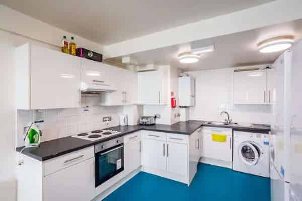 Commercial Unit with Sea Views and Development Potential