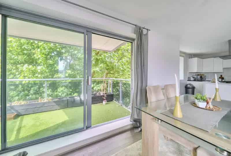 3 Bedroom Flat Apartment for Sale near Streatham Common