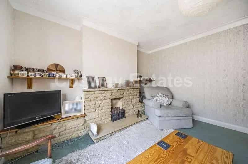 3 Bed House for Sale Mill Hill Broadway