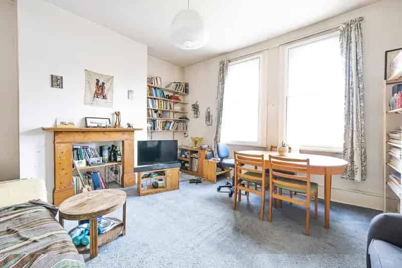 Two-Bedroom Victorian Apartment near Brockwell Park