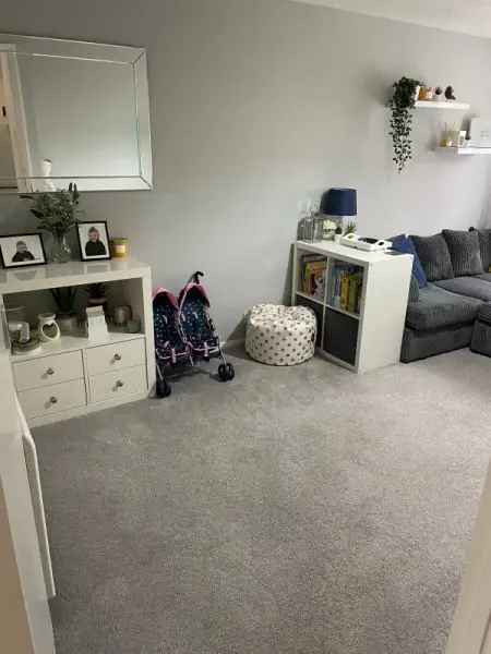 Flat For Rent in Southend-on-Sea, England