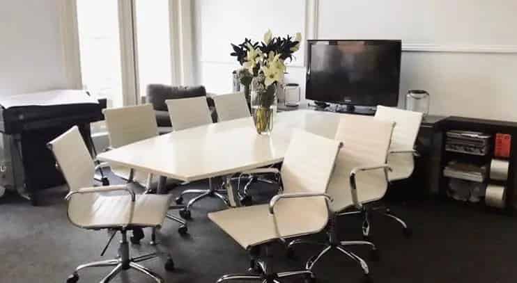 Commercial property For Rent , 8, High Street, Elmbridge, England