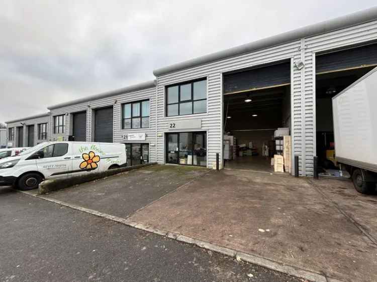 997 SqFt Modern Light Industrial Unit with High Ceilings and Parking